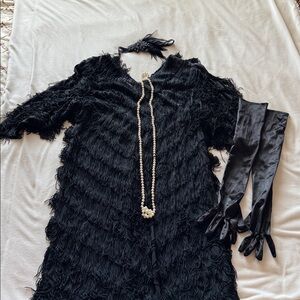 Gatsby Style Black Short Sleeve V-shape Fringe Dress with accessories